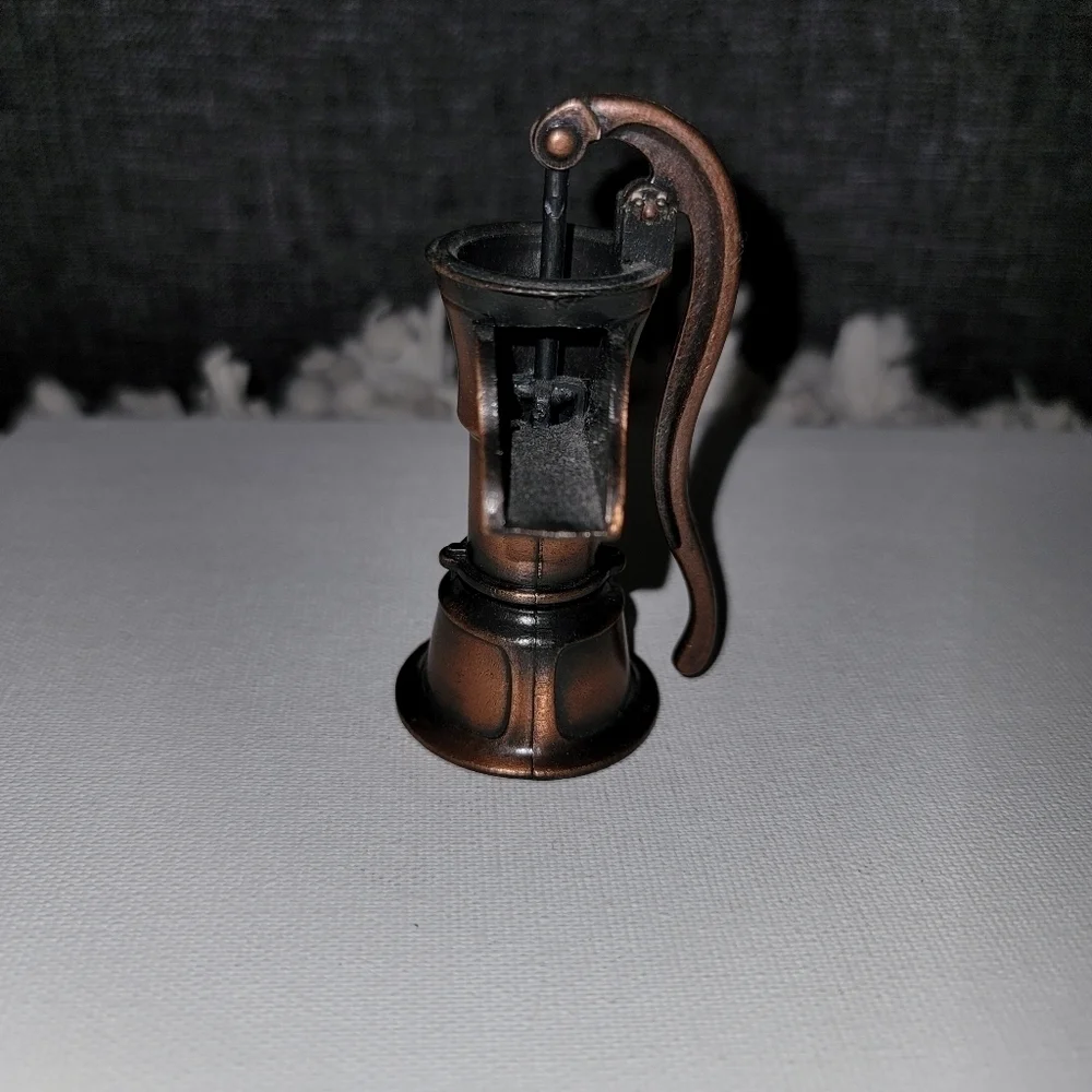 Vintage Miniature Die Cast Metal Pencil Sharpener‎ Water Pump 3.25